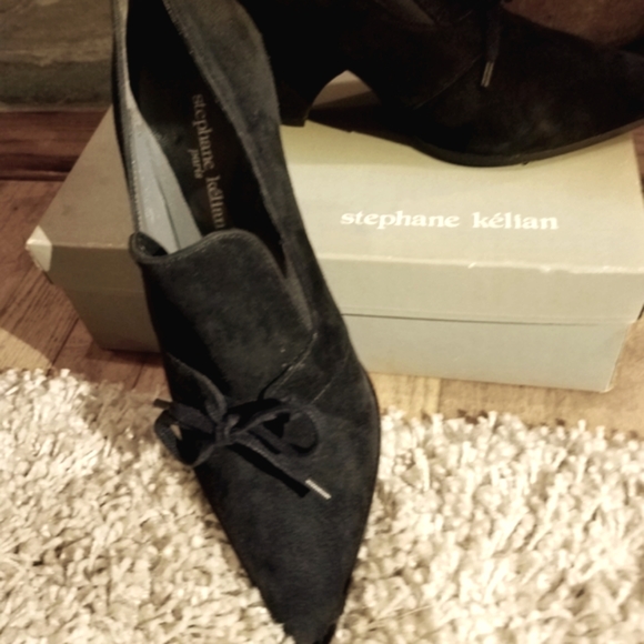 Stephane Kelian "Versailles" Suede Pumps. France. - Picture 2 of 6